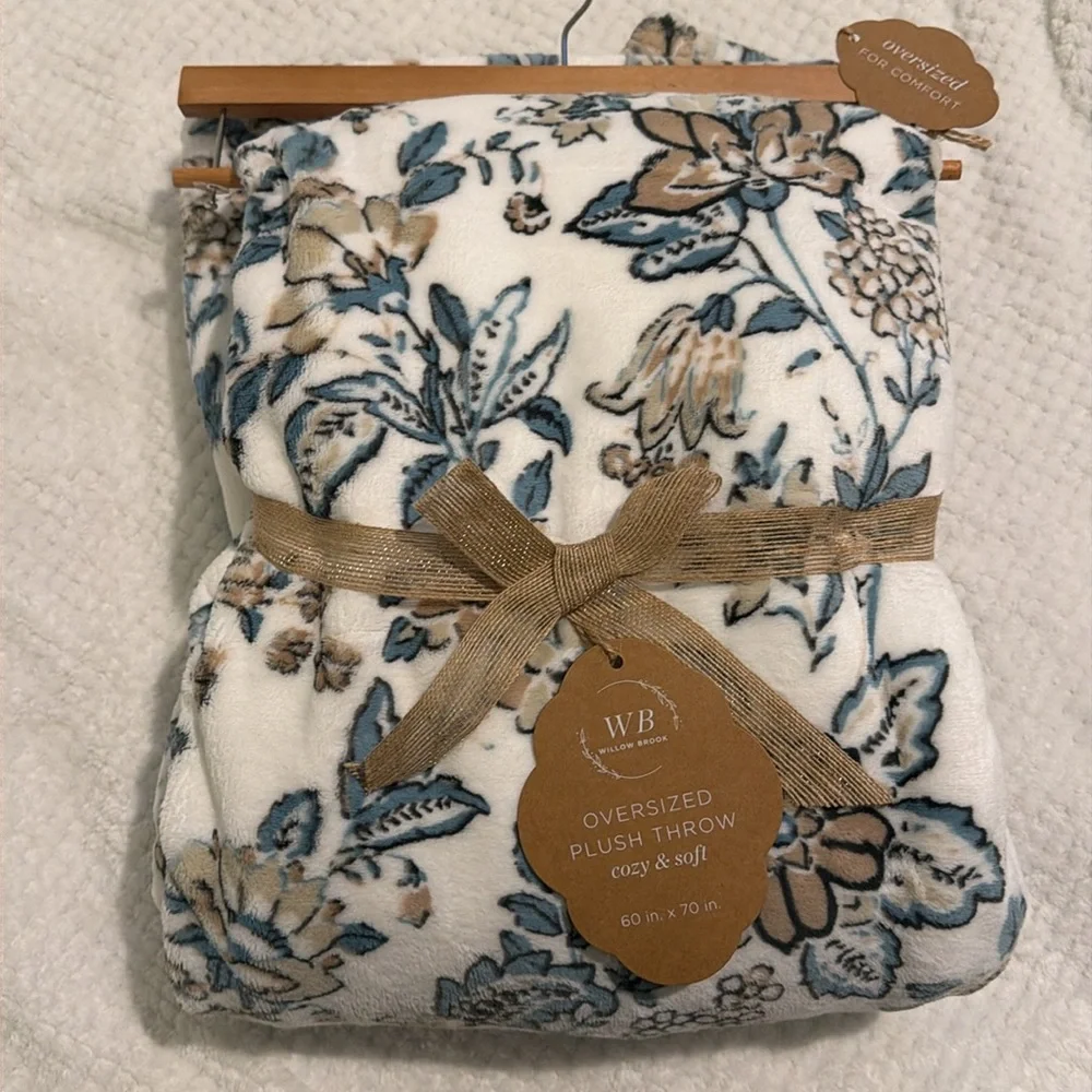 OVERSIZED PLUSH THROW BLANKET COZY & SOFT